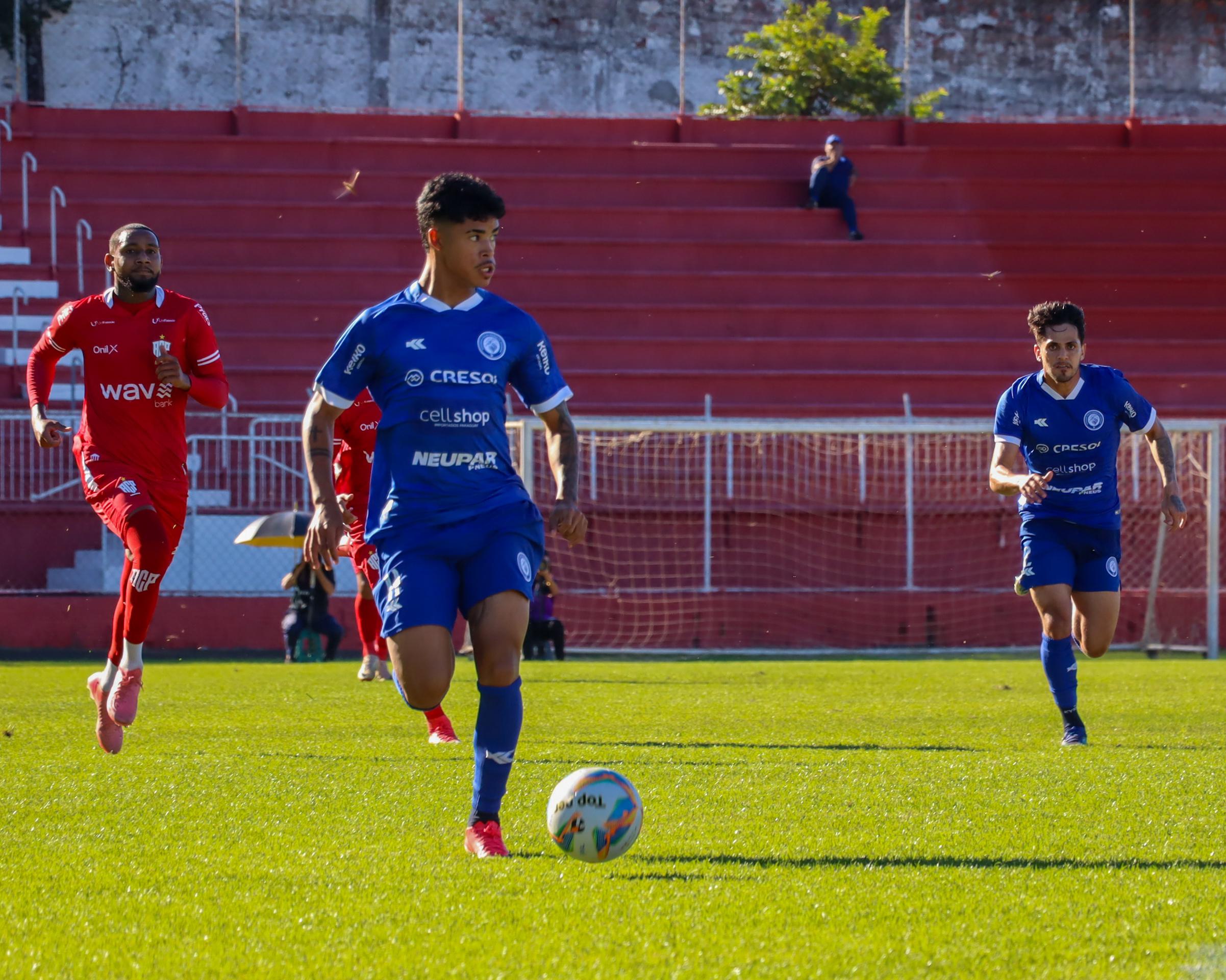 Foz do Iguaçu FC desperdiça chances, leva gol e perde posição na Segundona