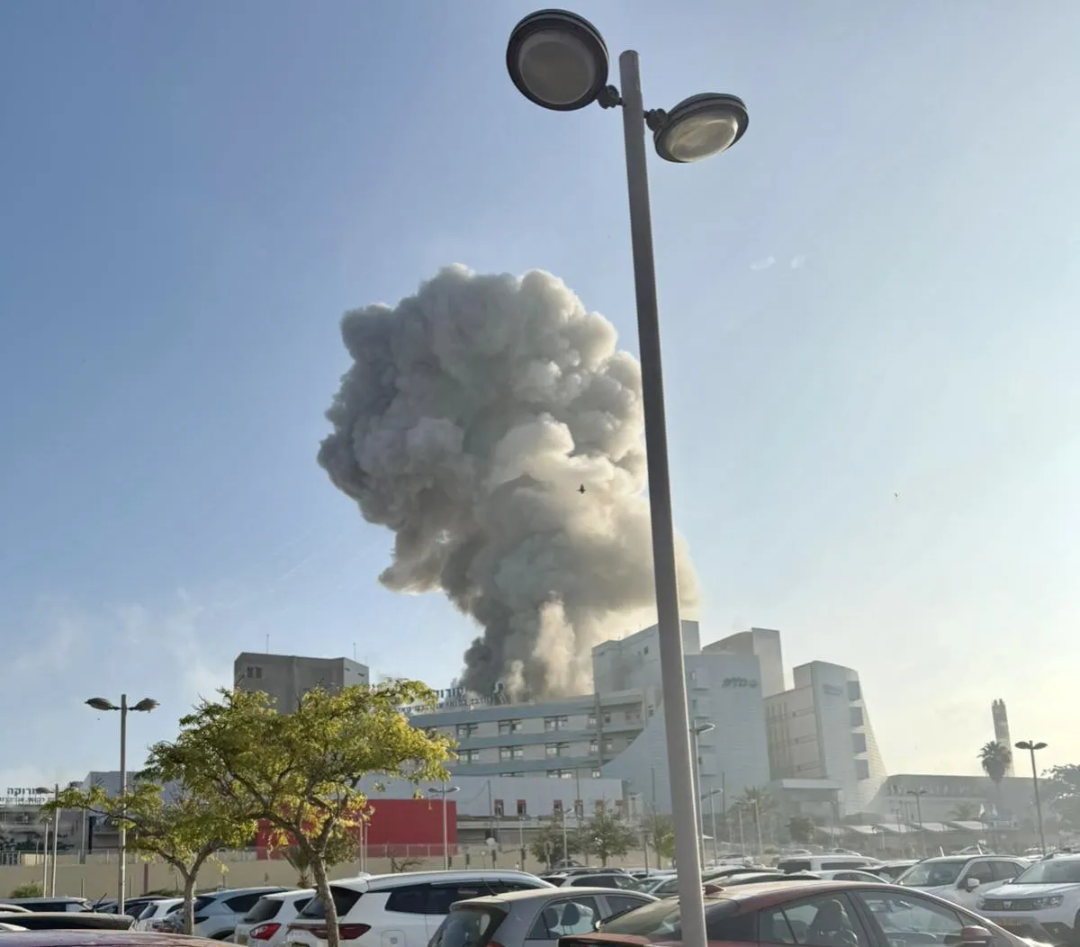 Irã cruzou “linha vermelha” com ataque a hospital, diz Israel