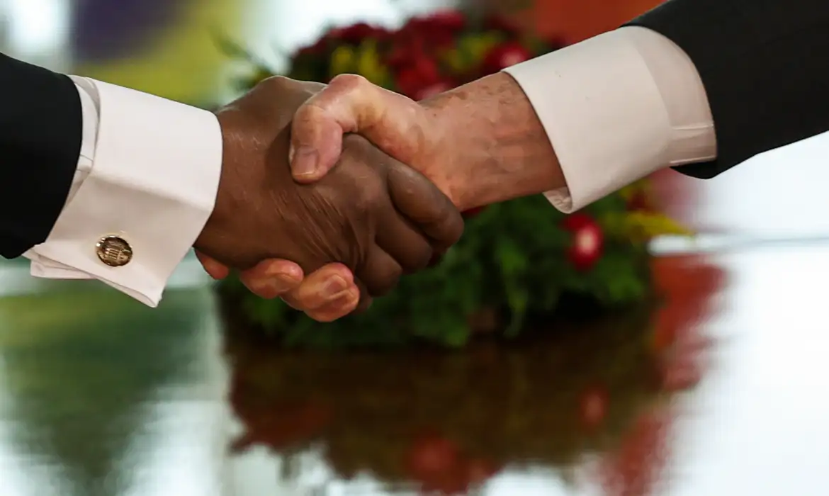 Brasil e Angola buscam diversificar comércio além do petróleo e agro