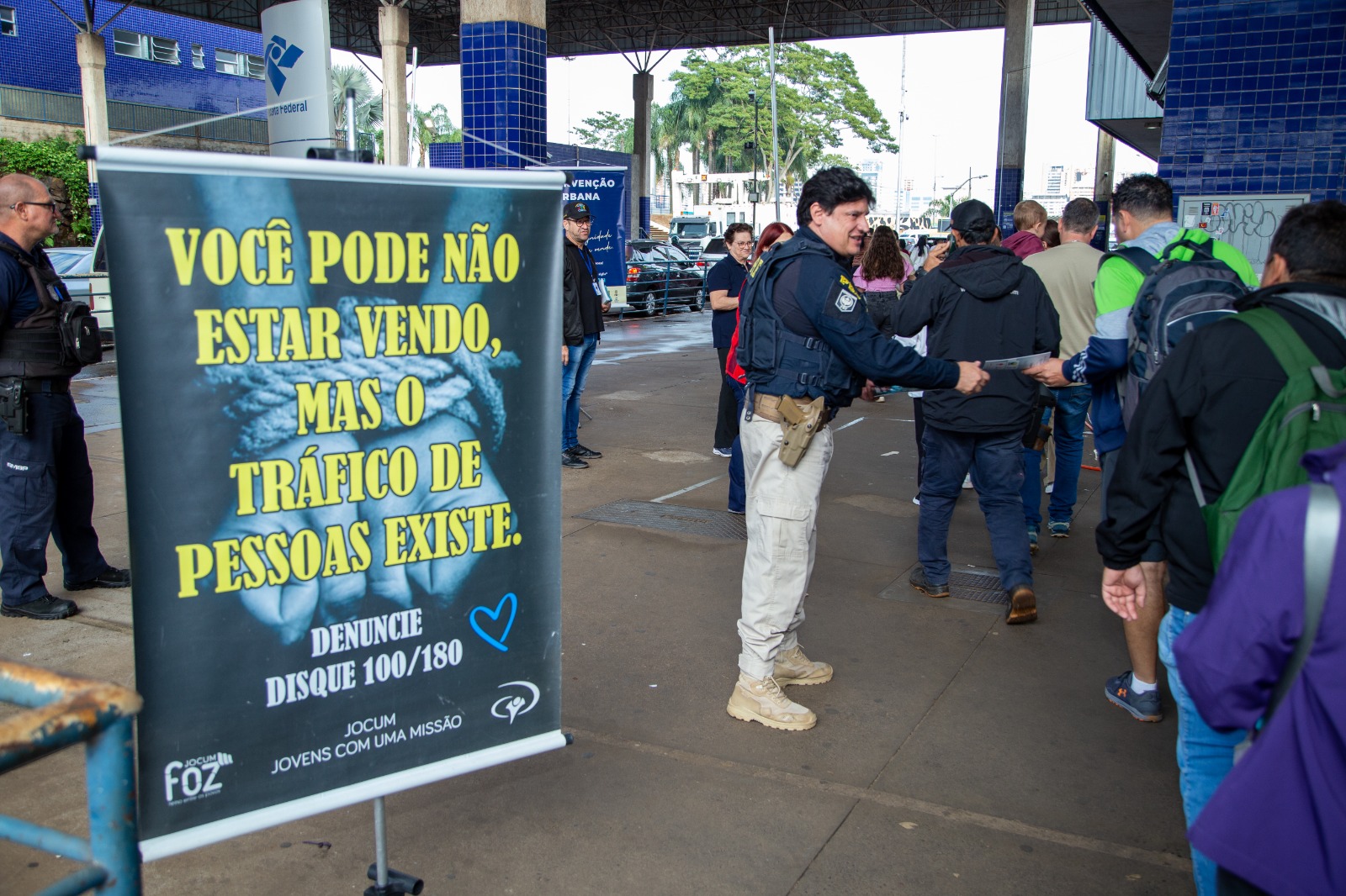 PRF Lidera Ação Contra Tráfico de Pessoas na Ponte da Amizade em Foz do Iguaçu