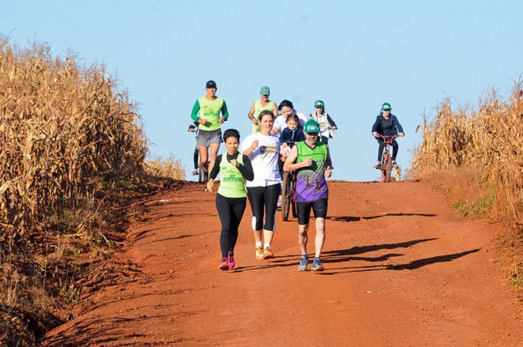 Festa do Colono celebra cultura rural com caminhada e costelão em Foz do Iguaçu