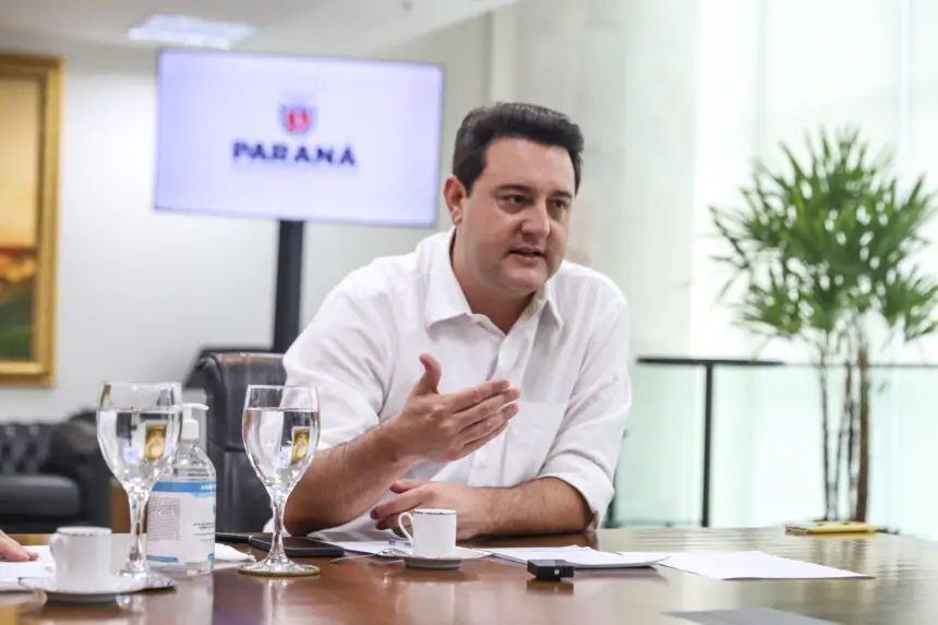 Ratinho responde a protesto de sindicato de professores: “Não trabalho para o sindicato, trabalho para o povo