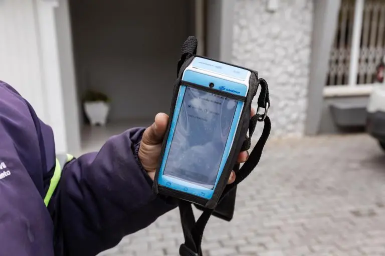 Negociação com a Sanepar no portão de casa já evitou 21 mil cortes de água