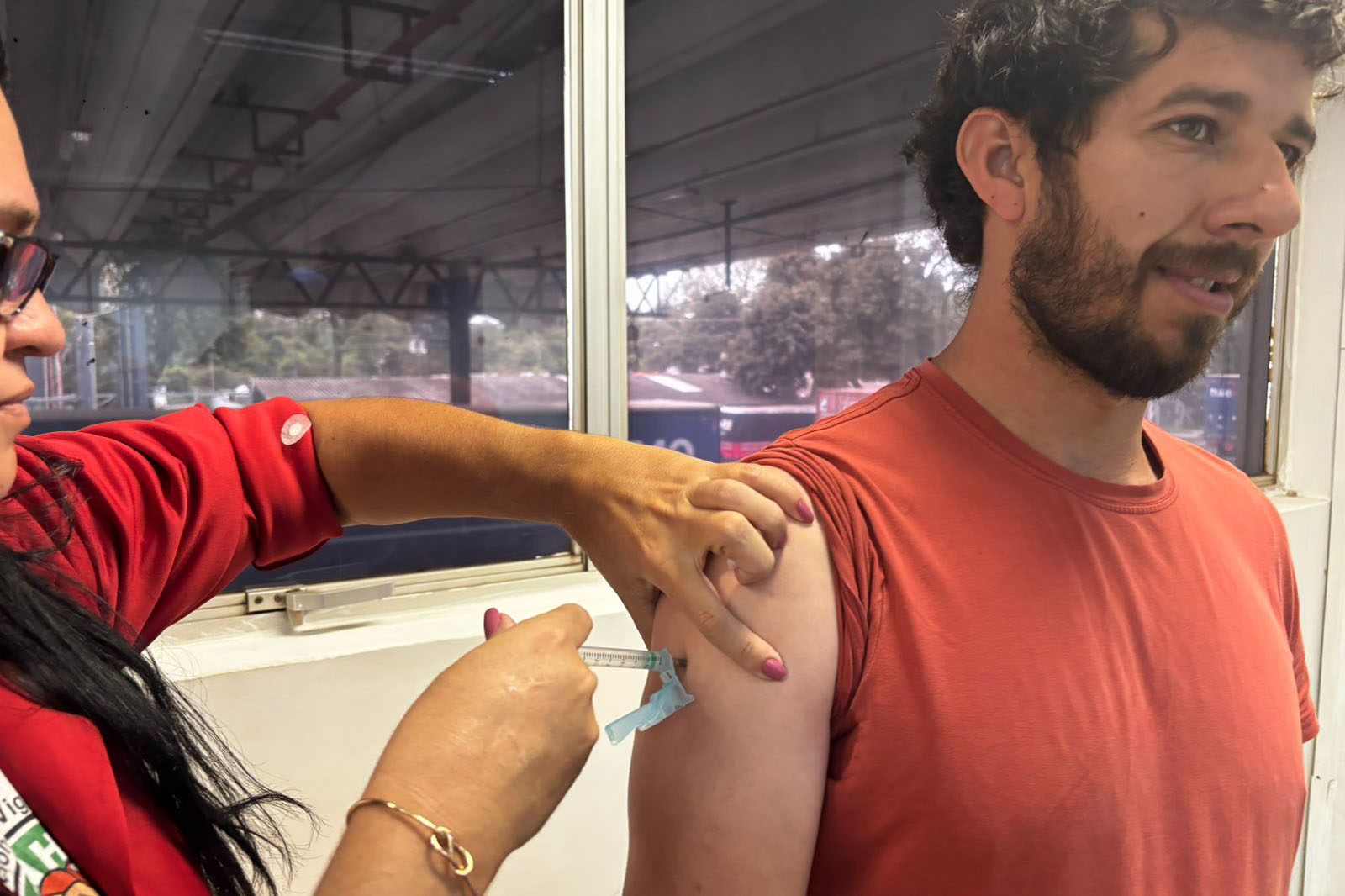 Saúde vacina caminhoneiros na Tríplice Fronteira para reforçar prevenção contra o sarampo