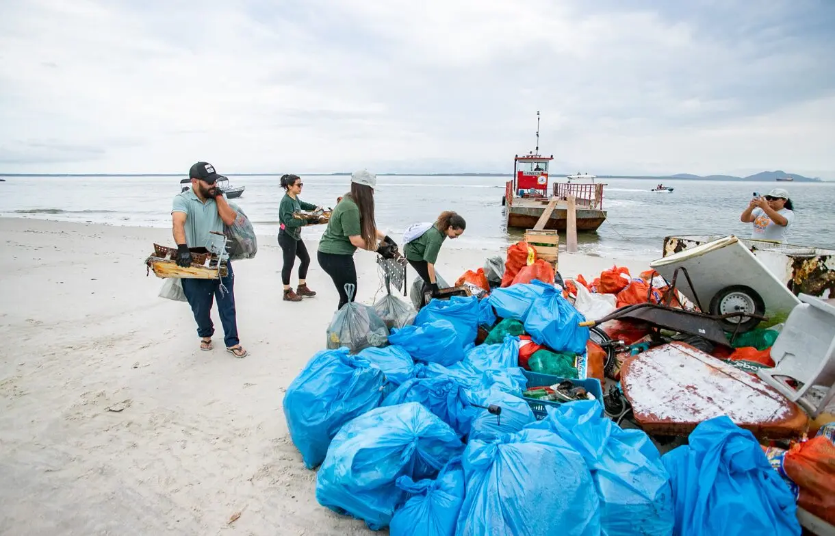 Mutirão de Limpeza das Praias da Ilha do Mel recolhe quase 11 toneladas de lixo