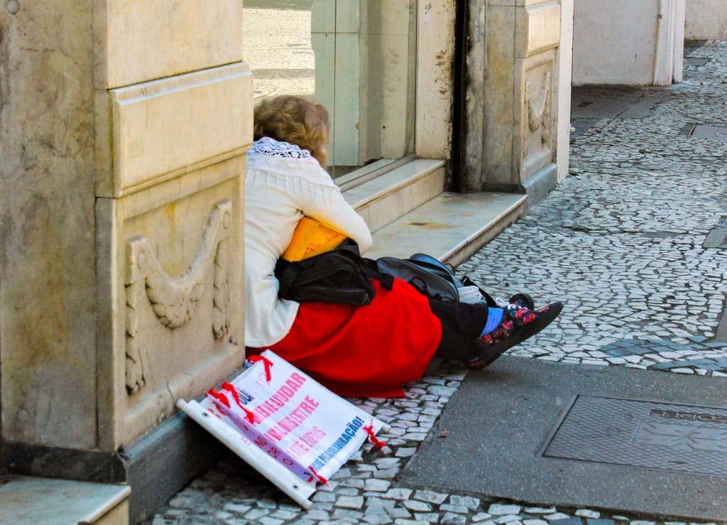 Prefeitura lança campanha higienista contra doação de esmolas em Curitiba