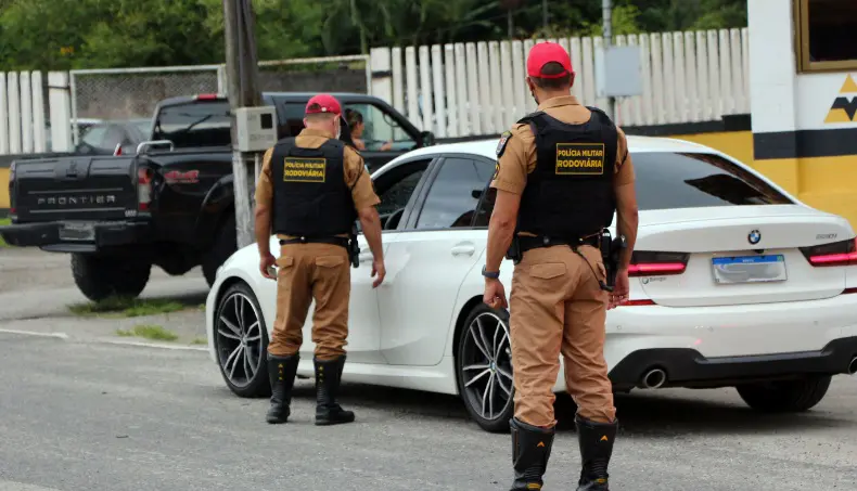 Justiça afasta 10 policiais rodoviários por propinas via Pix de uma centena de motoristas no Paraná