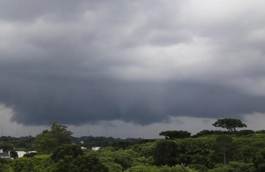 Simepar alerta para risco de novos temporais em Rio Bonito e região no fim de semana