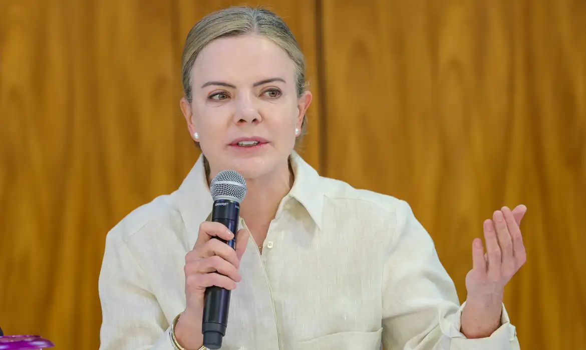 “Perde o Brasil”, diz Gleisi sobre derrubada de vetos do licenciamento 